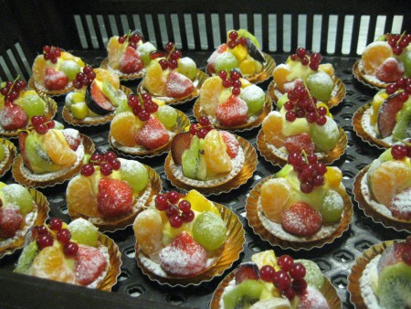croutjes met slagroom en vers fruit